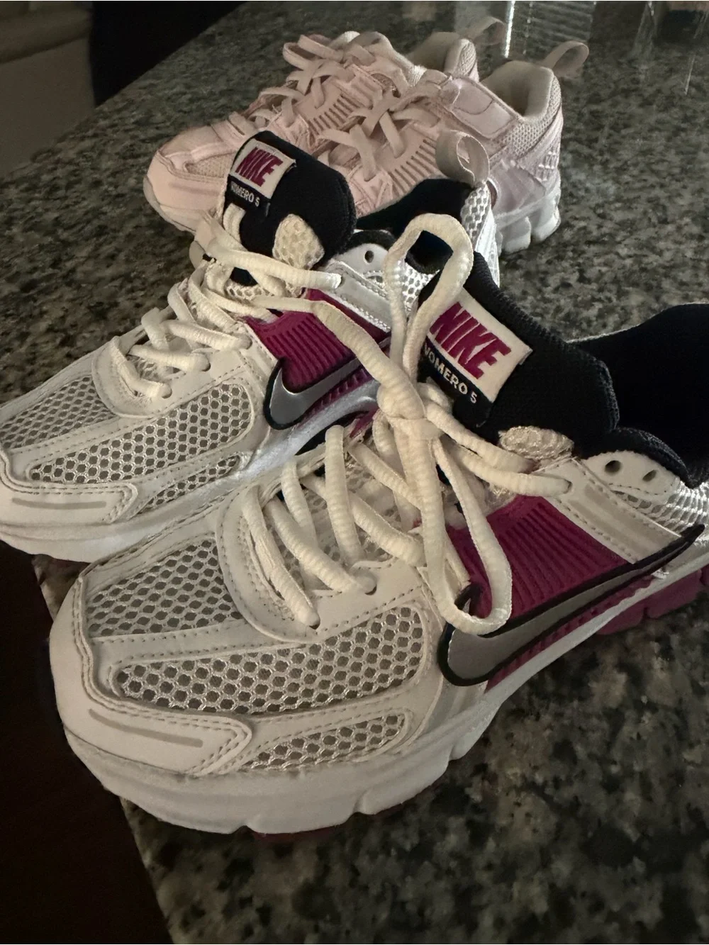 Nike Vomero 5 Hot Fuchsia/White Reflective Size 2Y Big kids HF6998-102